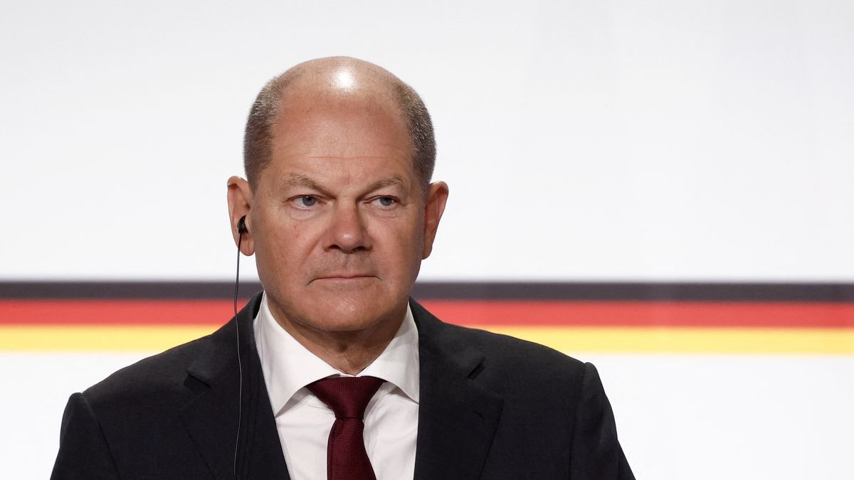 German Chancellor Olaf Scholz and French president attend a joint news conference as part of a Franco-German joint cabinet meeting, during the celebration of the 60th anniversary of the signing of the Elysee Treaty, at the Elysee Palace in Paris, France, 22 January 2023. EPA/BENOIT TESSIER / POOL MAXPPP OUT Dostawca: PAP/EPA.