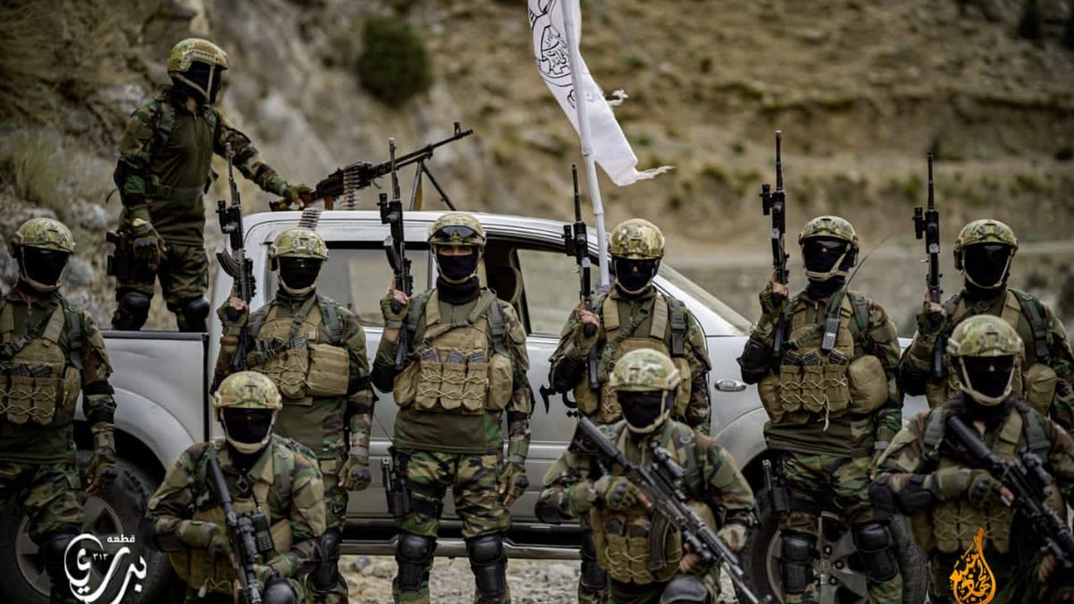 Afganistan: Talibowie ukradli sprzęt armii USA i zrobili sobie sesję zdjęciową 1