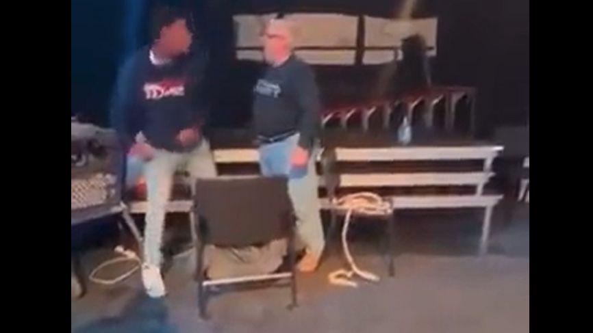 Nastolatek uderzył nauczyciela. Poszło o telefon komórkowy