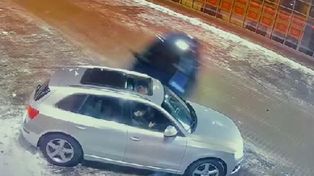 Chodzież: Popisywał się na parkingu. Uderzył w inny samochód