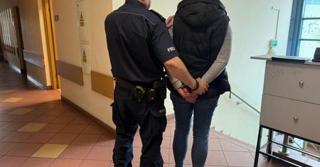 Pruszków: Kobieta wsiadła za kierownicę po alkoholu. Zatrzymała ją policja