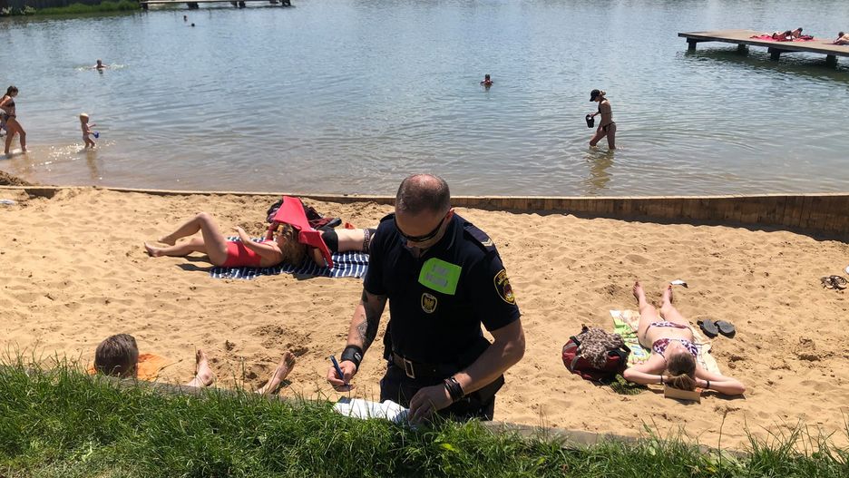 Kraków. Na plaży fotografował nastolatki. Mężczyzna trafił w ręce policji