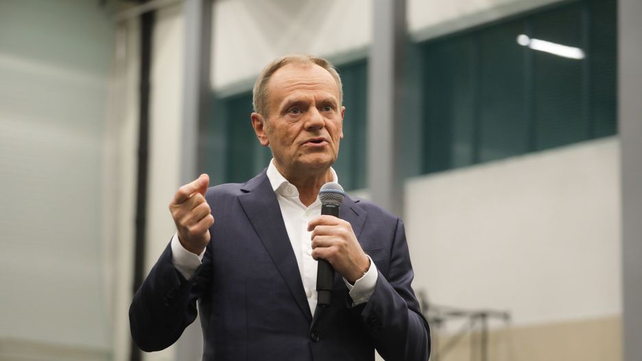 Donald Tusk uważa, że rząd jak najszybciej powinien rozwiązać problem związany z brakiem pieniędzy z UE