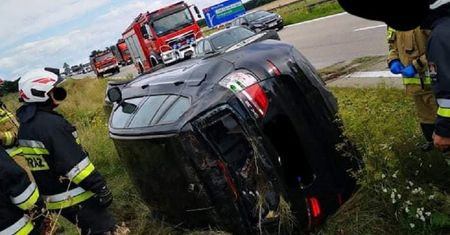 Dachowanie na A4 pod Zgorzelcem. Media: Wszystko z powodu pupila