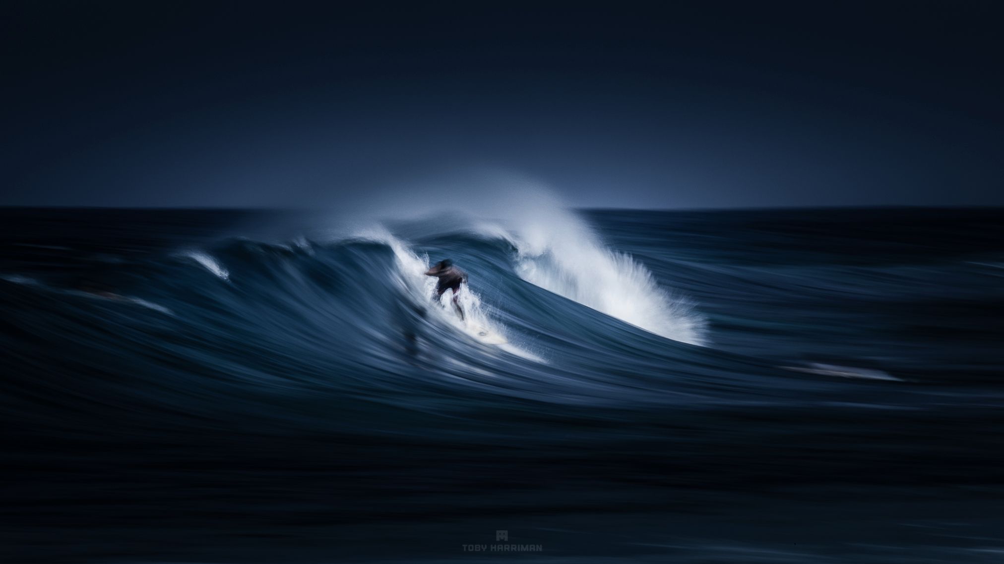 Artystyczne podejście do fotografowania surferów przy wykorzystaniu długich czasów ekspozycji 9