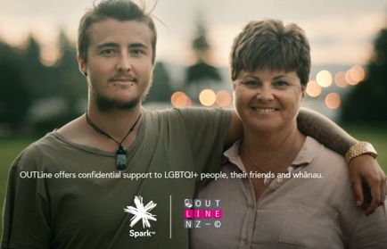 Rodzice osób nieheteronormatywnych w reklamie telekomu Spark (wideo)