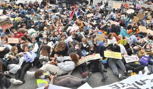 Warszawa. Czternastolatka zatrzymana na Strajku Klimatycznym. Za "dewastację"