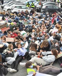 Warszawa. Czternastolatka zatrzymana na Strajku Klimatycznym. Za "dewastację"