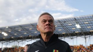 Trener Jacek Zieliński i Kamil Jakubczyk po meczu Korona Kielce - Wisła Kraków w Ekstraklasie. Złość i wielki niedosyt