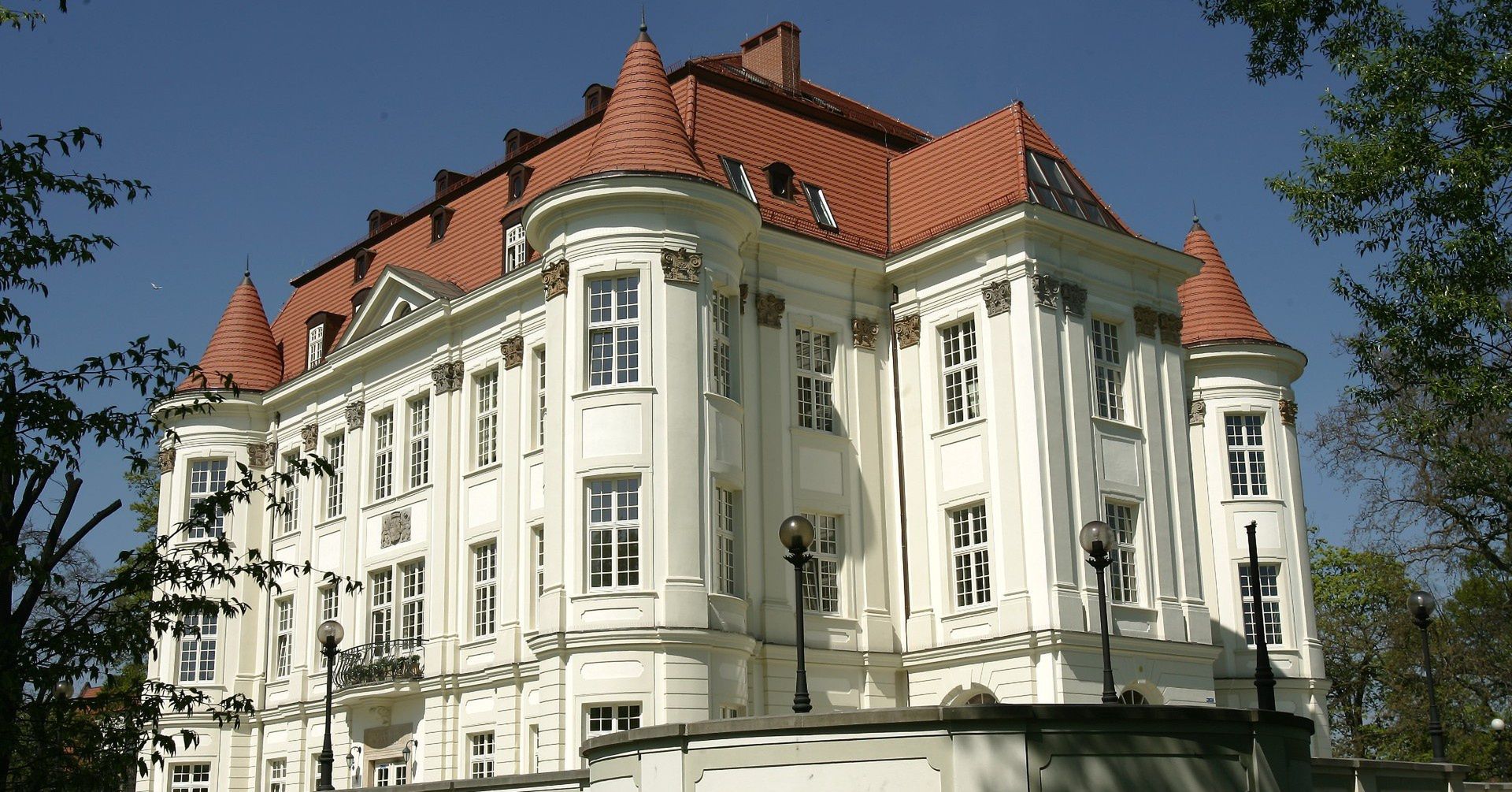 Leśnica zaprasza na Noc Świętojańską – rodzinne święto z muzyką, wiankami i rękodziełem w sercu wrocławskiej zieleni!