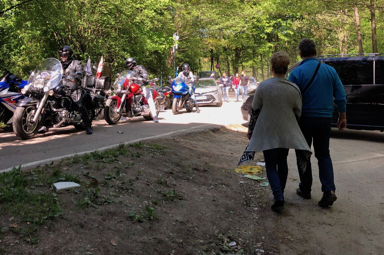 Tłumy turystów na zamku w Łapalicach. "Policja ani straż miejska nie mogą interweniować"