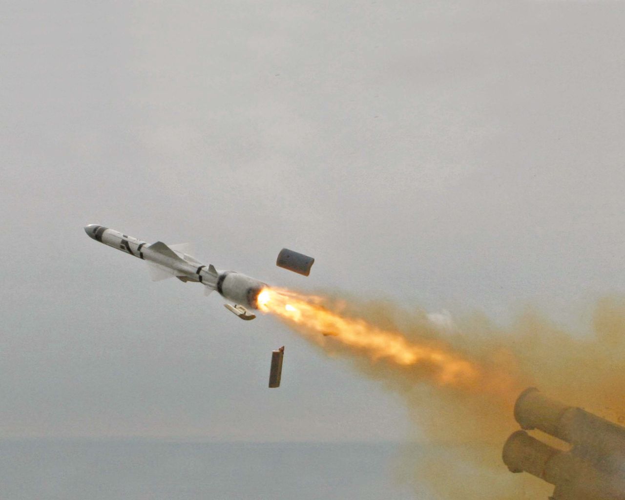 Ukraina zatopi rosyjskie okręty? Dostawy odpowiedniego uzbrojenia rozważają Brytyjczycy - Próbne odpalenie pocisku Exocet MM40 Block 3. 