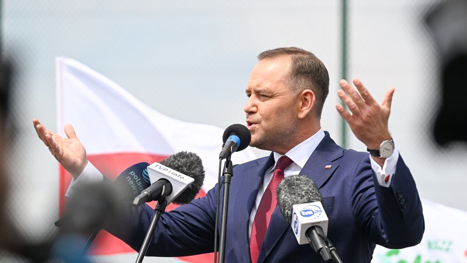 Karol Nawrocki
Markowa, 27.05.2025. Wybory Prezydenta RP 2025 - kampania przed II tur�. Kandydat Komitetu Obywatelskiego, popierany przez PiS prezes IPN Karol Nawrocki podczas spotkania z mieszka�cami Markowej, 27 bm. (mr) PAP/Wojtek Jargi�o
Wojtek Jargi�o
g�ow� pa�stwa, kampania, kampania prezydencka 2025, kampania wyborcza, kandydat, kandydat na Prezydenta RP, kandyduje, ostatni dzie� kampanii, otwarte, polityk, polityka, prezydencka, prezydenckie, spotkanie, spotkanie wyborcze, spotkanie wyborze, urz�d prezydenta, wiec, wiec wyborczy, wizyta krajowa, wizyta lokalna, wyborcy, wyborcza, wyborcze, wybory, wybory prezydenckie 2025, z mieszka�cami miasta