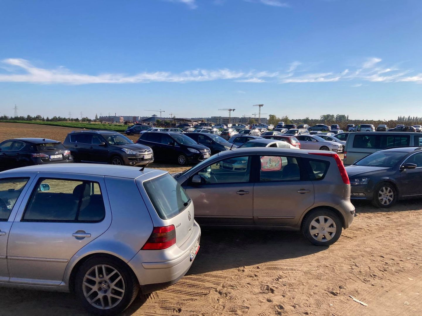 Parking pękał w szwach