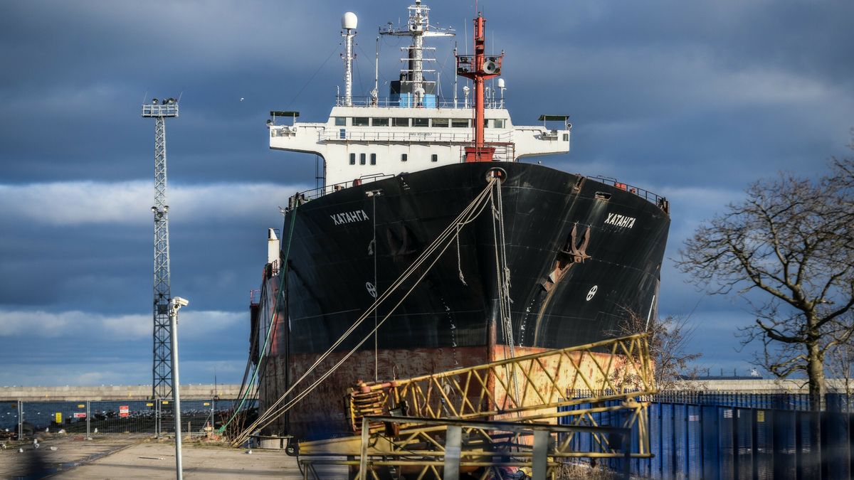 Reporter archiwum 2025 02
01.02.2025 Gdynia Porzucony rosyjski statek Khatanga w gdynskim porcie.  Zbiornikowiec sluzacy wczesniej do przewozu ropy znalazl sie pod lupa polskich sluzb po tym, jak media alarmowa?y, ze moze on byc  "tykajaca bomba" chemiczna.
Fot. Przemek Swiderski/REPORTER
Przemek Swiderski/REPORTER