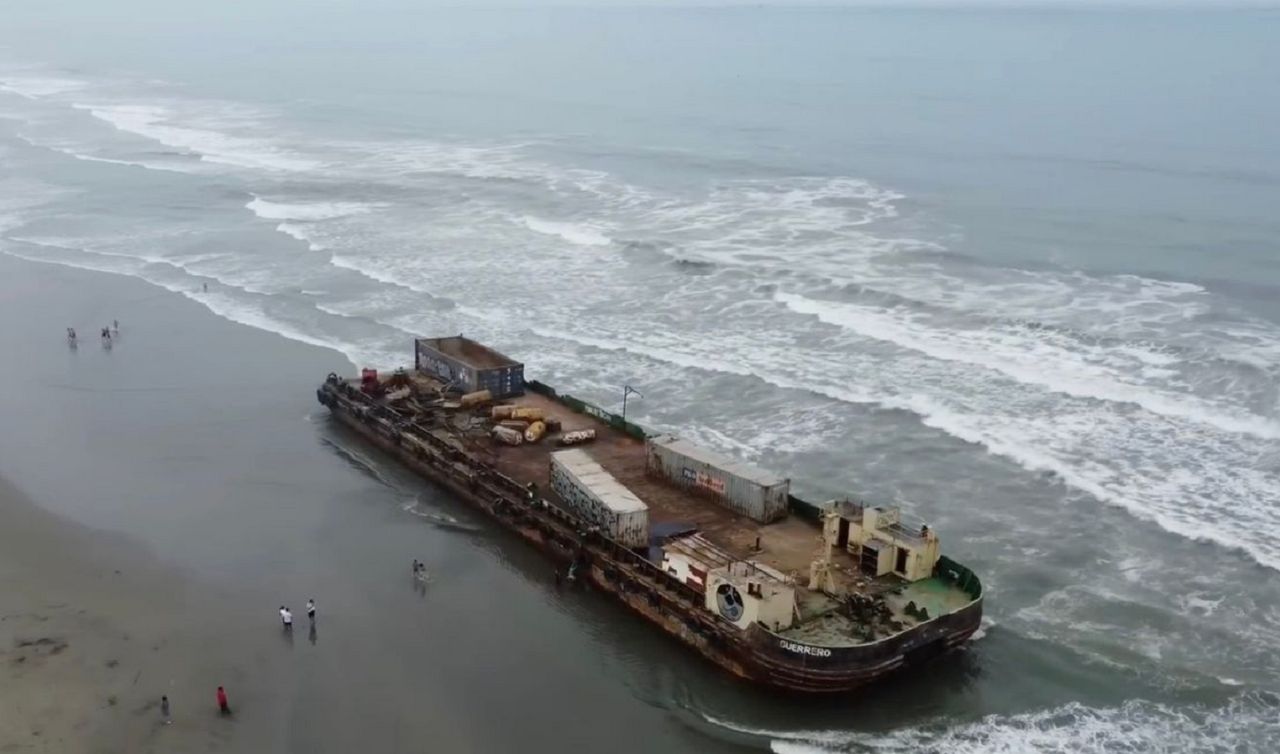 The ships appeared in Peru at an interval of two months.