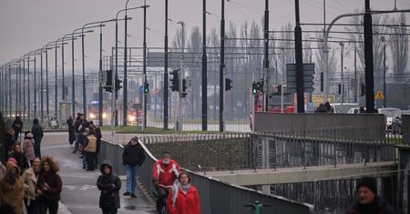 Lepiej dmuchać na zimne – próbna ewakuacja w galerii handlowej. Strażacy w akcji