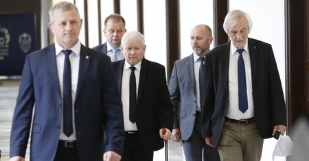 Kaczyński o swoim kolanie: "Miałem ostre zakażenie, NIEBEZPIECZNĄ BAKTERIĘ"