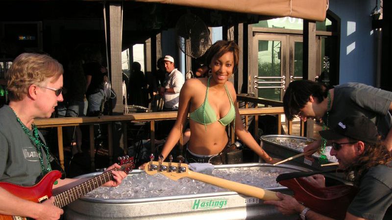 Zapomnij o cichych imprezach. Te głośniki weźmiesz wszędzie, a nie kosztują 50 zł 1