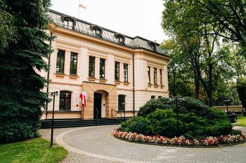 Biskup płocki apeluje o modlitwę za Ojczyznę. "Nie traćmy z oczu drugiego człowieka"!