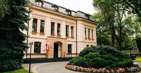 Biskup płocki apeluje o modlitwę za Ojczyznę. "Nie traćmy z oczu drugiego człowieka"!