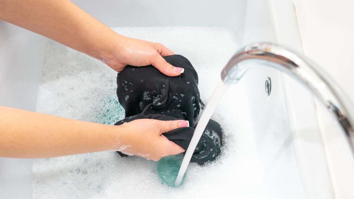 Jak prać czarne ubrania?