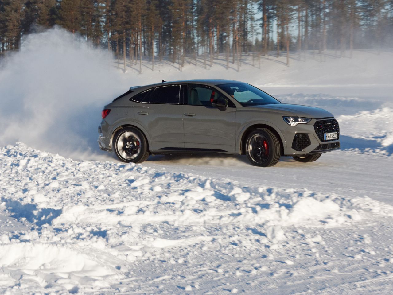Pierwsza jazda Audi RS Q3 na lodzie. Naprzeciw zimie
