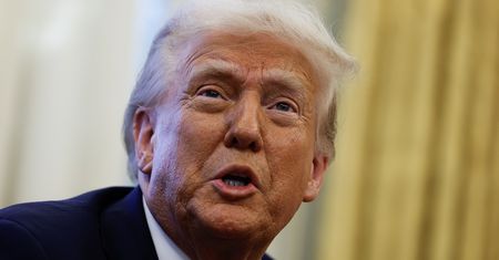 Trump wstrzymuje pomoc dla Ukrainy. Biały Dom potwierdza