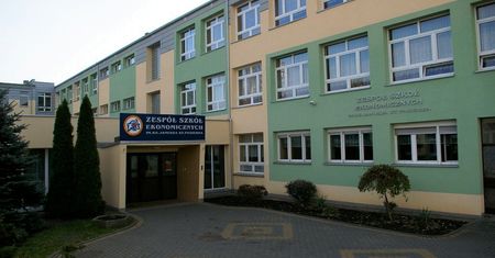 Groza na szkolnym korytarzu. Uczeń zaatakował kolegę nożem