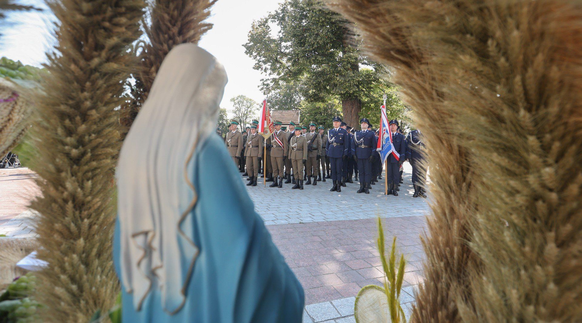 XXVI Wojewódzka Pielgrzymka Służb Mundurowych i XXVI Dożynki Powiatowe w Leżajsku