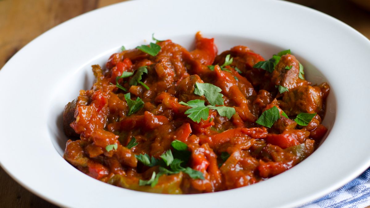 Gulasz z mięsem z udek - Pyszności