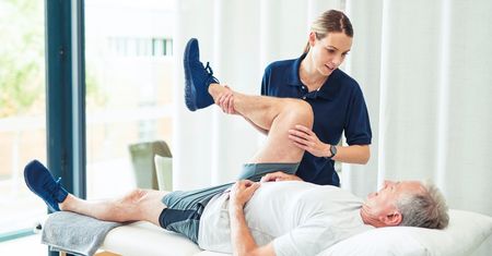 Problem z dostępem do rehabilitacji domowej. W tle decyzja NFZ