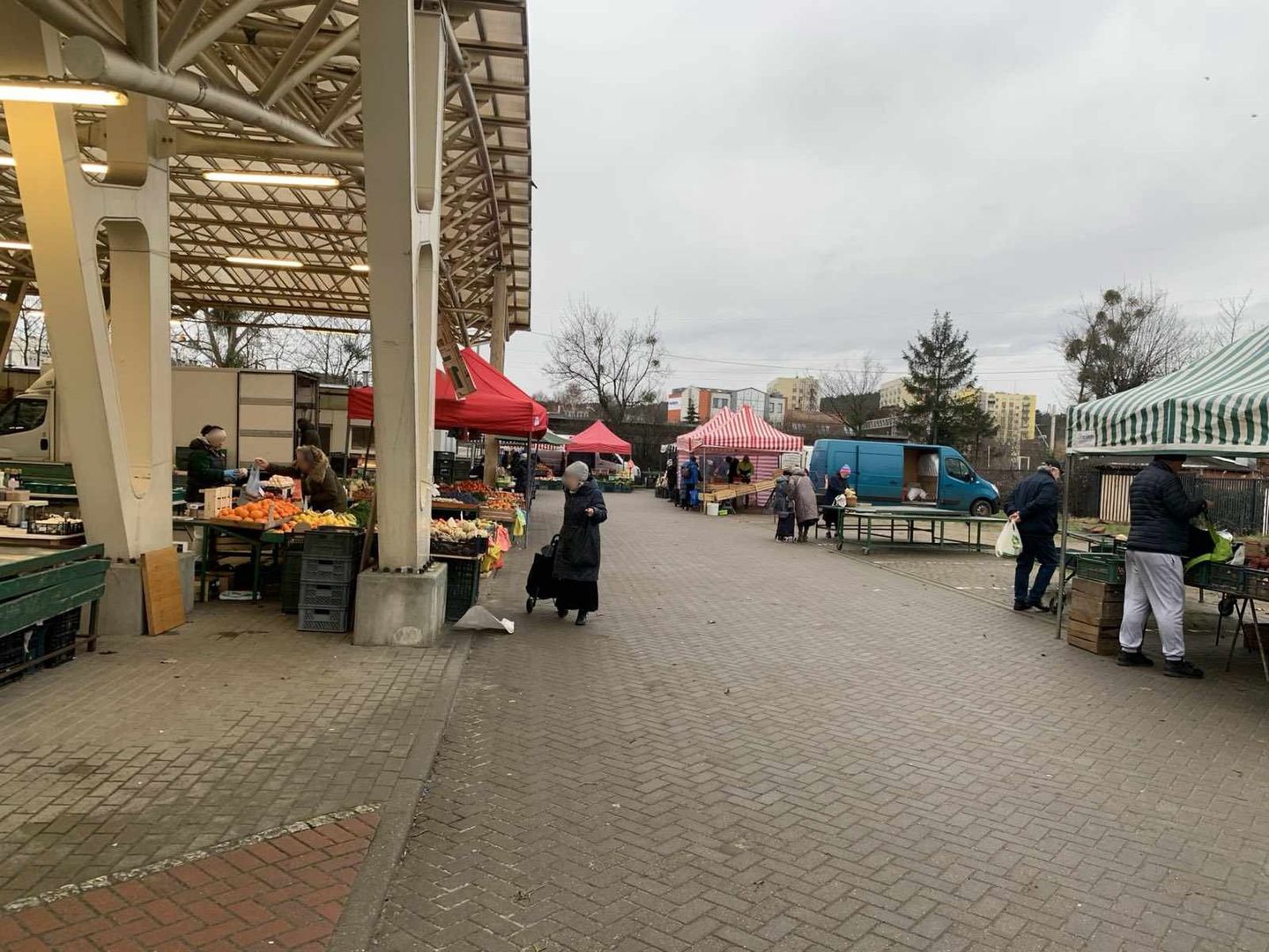 Sopocki targ, na którym zakupy robią Tuskowie 