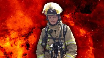 Chłopiec, który przeżył pożar i został strażakiem