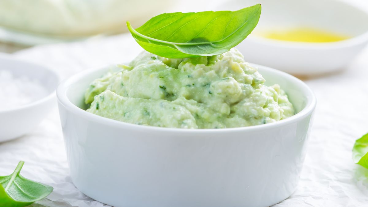 Smarowidło do chleba ze świeżą bazylią jest aromatyczne i zdrowe