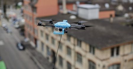 Fotokite: dron jak latawiec. Smycz kontrolerem