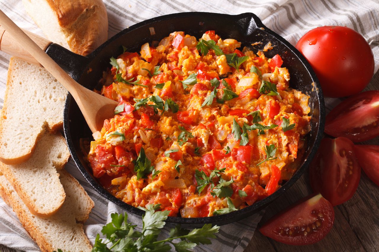 Menemen – turecka jajecznica z pomidorami i papryką