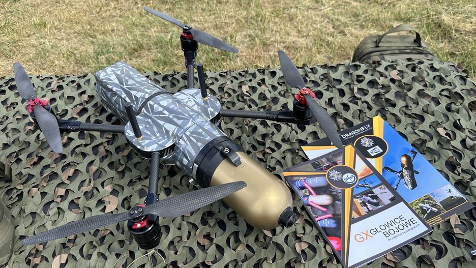 Dron z głowicą bojową - tego typu urządzenia to już teraźniejszość pola walki