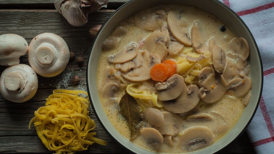 Zupa pieczarkowa z makaronem