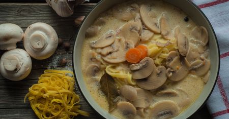 Zupa pieczarkowa z makaronem