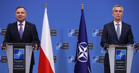 Duda rozmawiał z szefem NATO. Stoltenberg: Krytyczny moment. Możliwe wysłanie grup bojowych