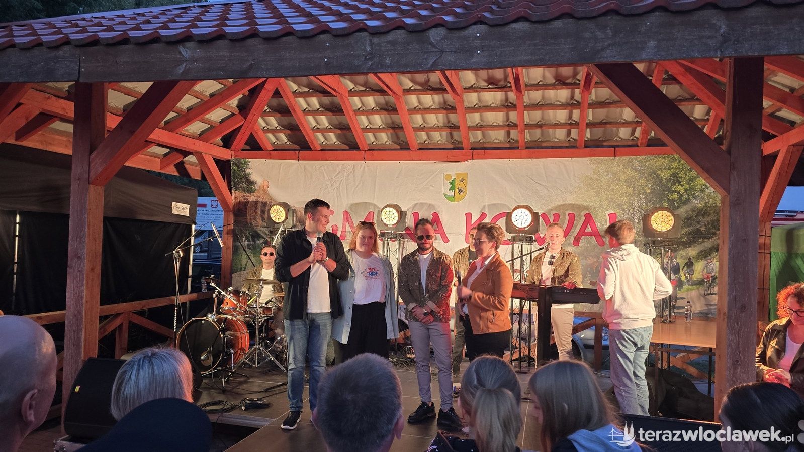 Piknik charytatywny nad jeziorem Lubiechowskim