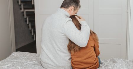 Nieobecni ojcowie i ich córki. "Syndrom tatusia" dotyczy kobiet w różnym wieku
