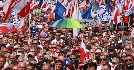 Hiszpańskie media piszą o marszach w Warszawie