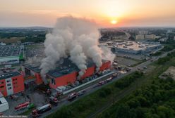 Gigantyczny pożar nieopanowany. Nad miastem kłęby żółtego dymu