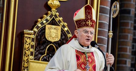 Arcybiskup Hoser krytykuje Czarny Protest: "Dzieci zabija się tam, gdzie miało być najbezpieczniej! GINĄ W CISZY, POD SERCEM MATKI"