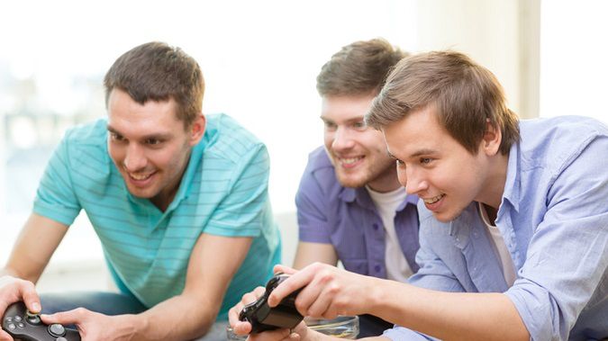 Smartfonowa obudowa Fuffr próbuje przywrócić coś, co dawno umarło. Wspólne granie na jednej kanapie 1