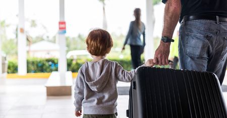 Jedziesz z dzieckiem do hotelu? Przygotuj się na "dziwne" pytania