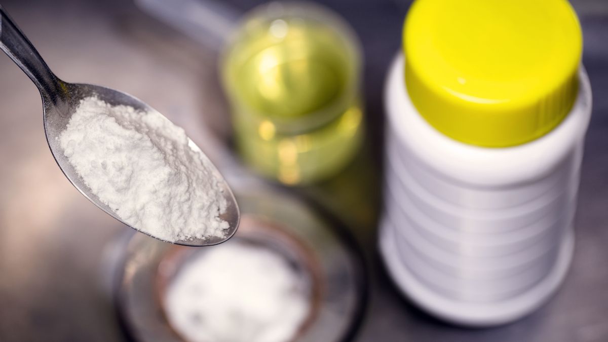 Wsyp do odpływu i zalej wrzątkiem. 