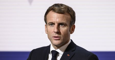 Skandal we Francji. Współpracownik Macrona skazany